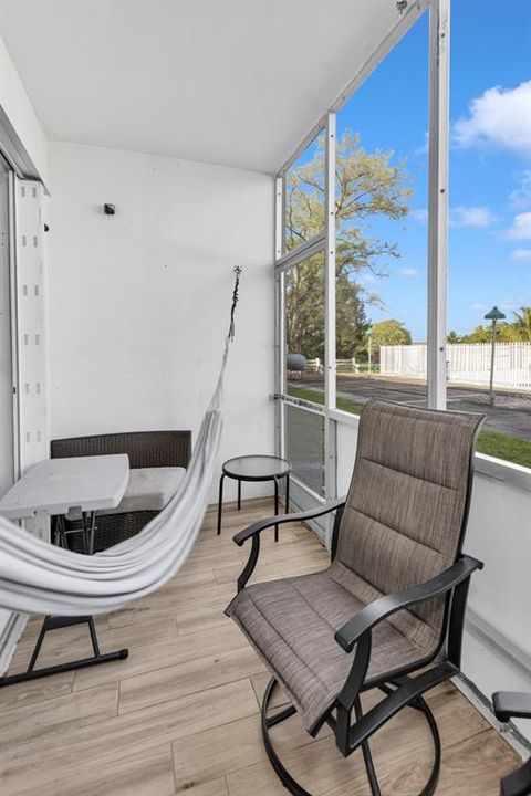 待售: $125,000 (1 贝兹, 1 浴室, 748 平方英尺)