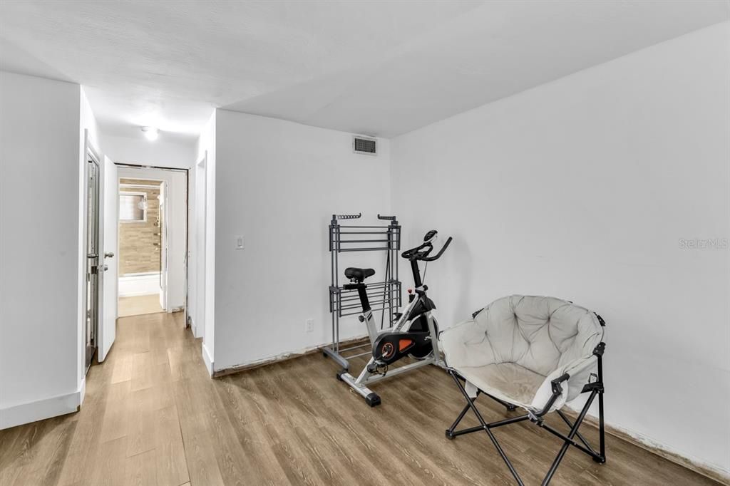 待售: $125,000 (1 贝兹, 1 浴室, 748 平方英尺)