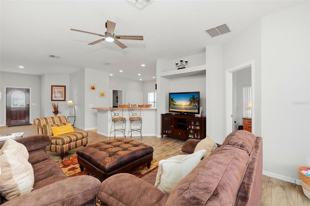 На продажу: $425,000 (4 спален, 3 ванн, 1632 Квадратных фут)