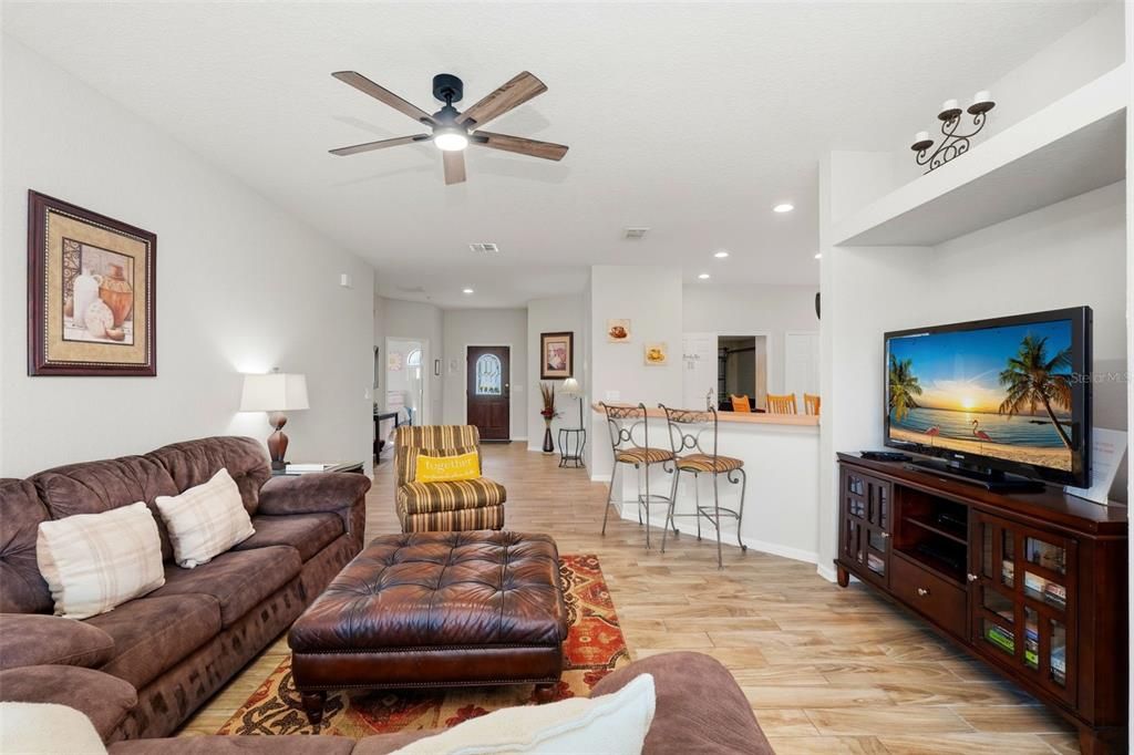 На продажу: $425,000 (4 спален, 3 ванн, 1632 Квадратных фут)