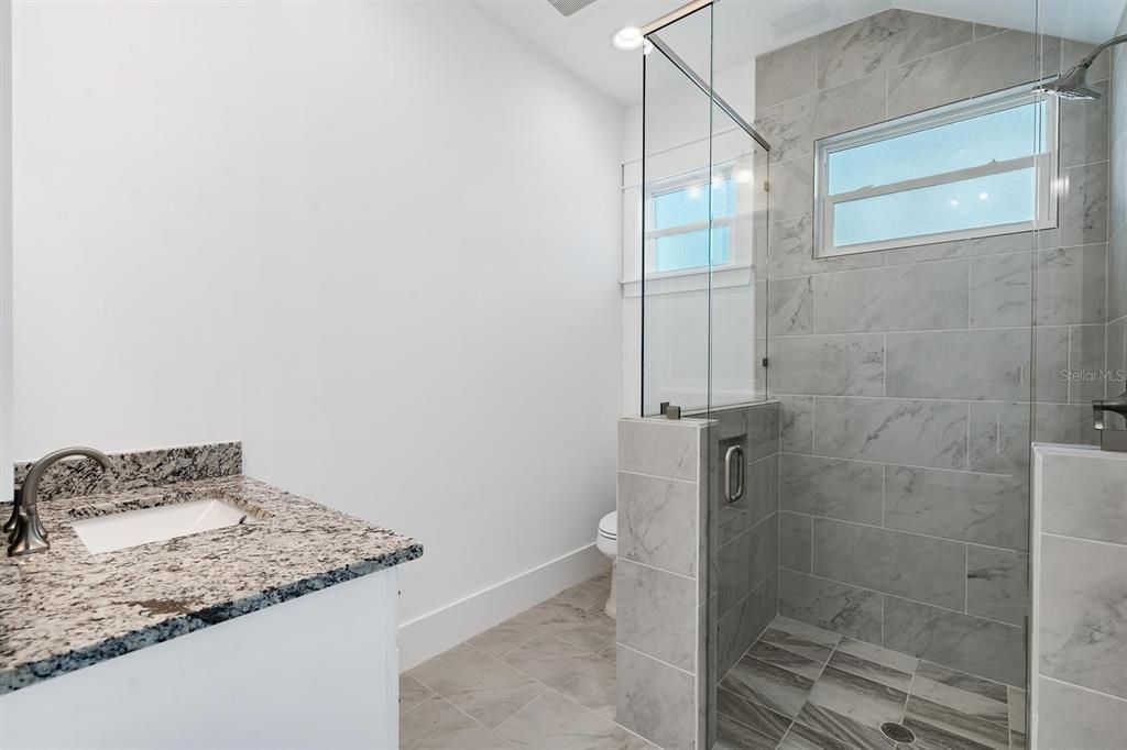 出租: $2,350 (2 贝兹, 2 浴室, 1200 平方英尺)