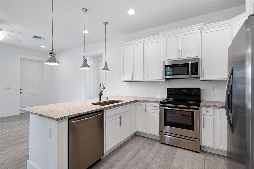 出租: $2,350 (2 贝兹, 2 浴室, 1200 平方英尺)