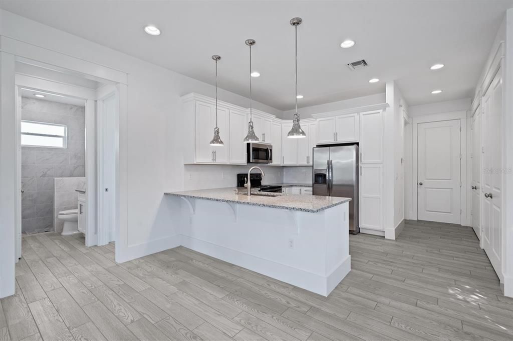 出租: $2,350 (2 贝兹, 2 浴室, 1200 平方英尺)