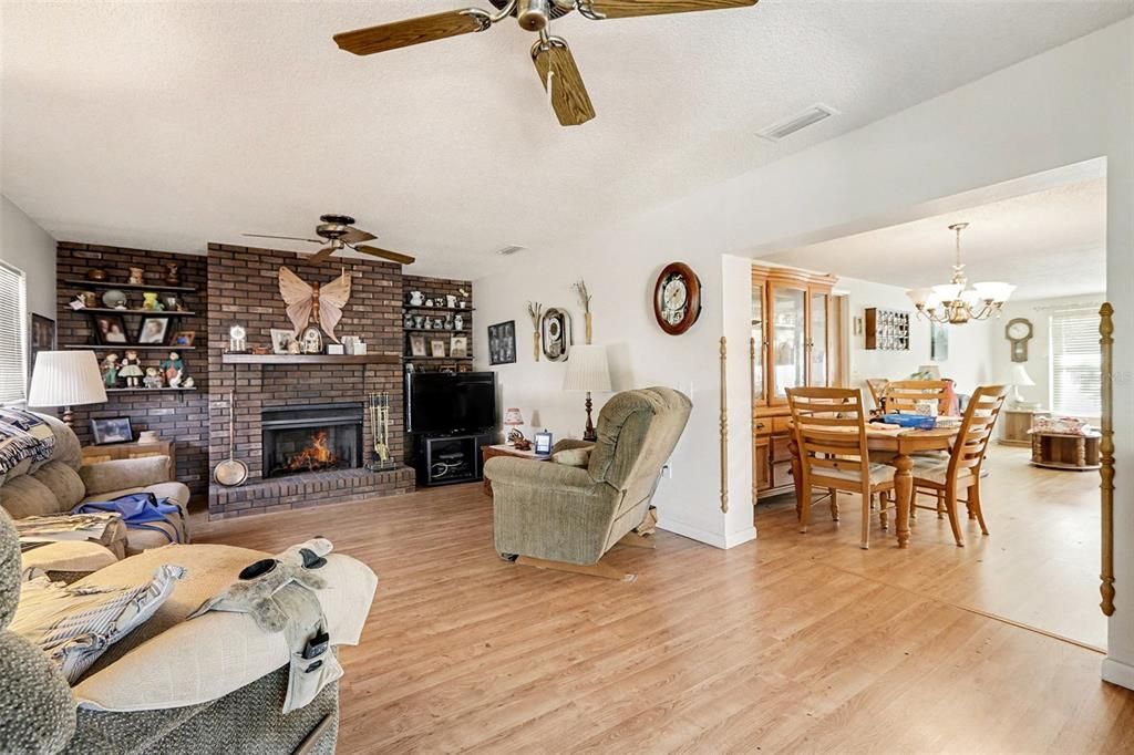 For Sale: $325,000 (3 beds, 2 baths, 1454 Square Feet)