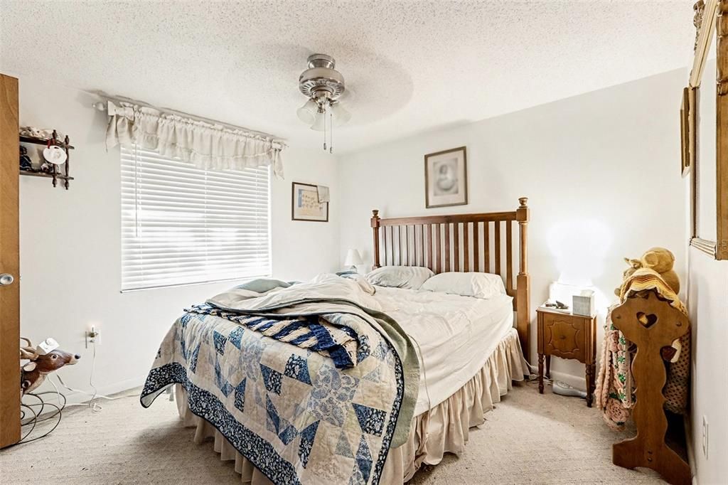 For Sale: $325,000 (3 beds, 2 baths, 1454 Square Feet)