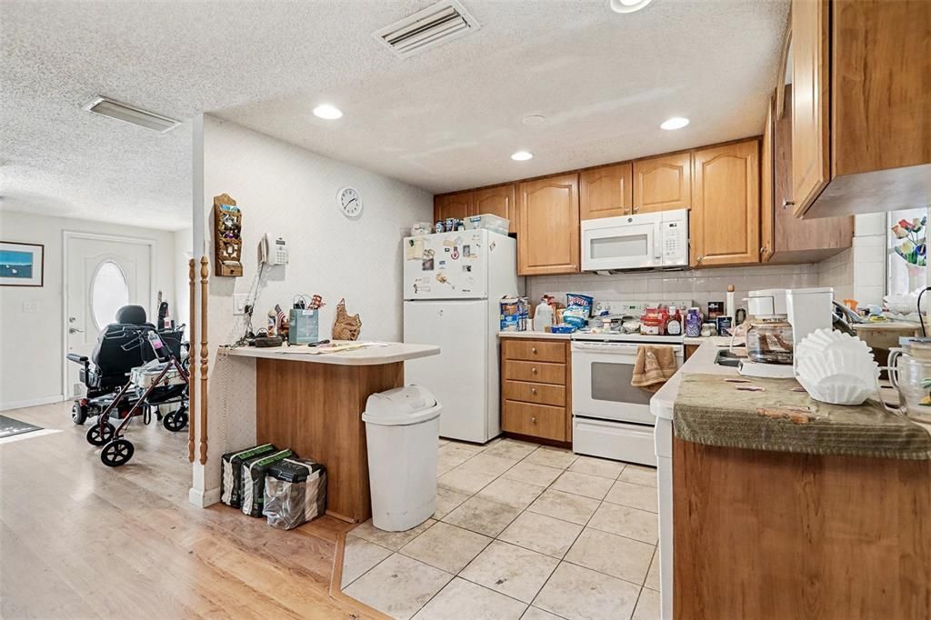 For Sale: $325,000 (3 beds, 2 baths, 1454 Square Feet)