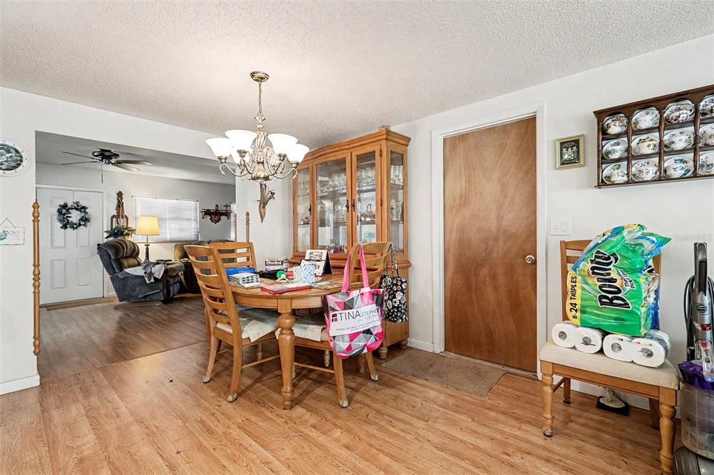 For Sale: $325,000 (3 beds, 2 baths, 1454 Square Feet)