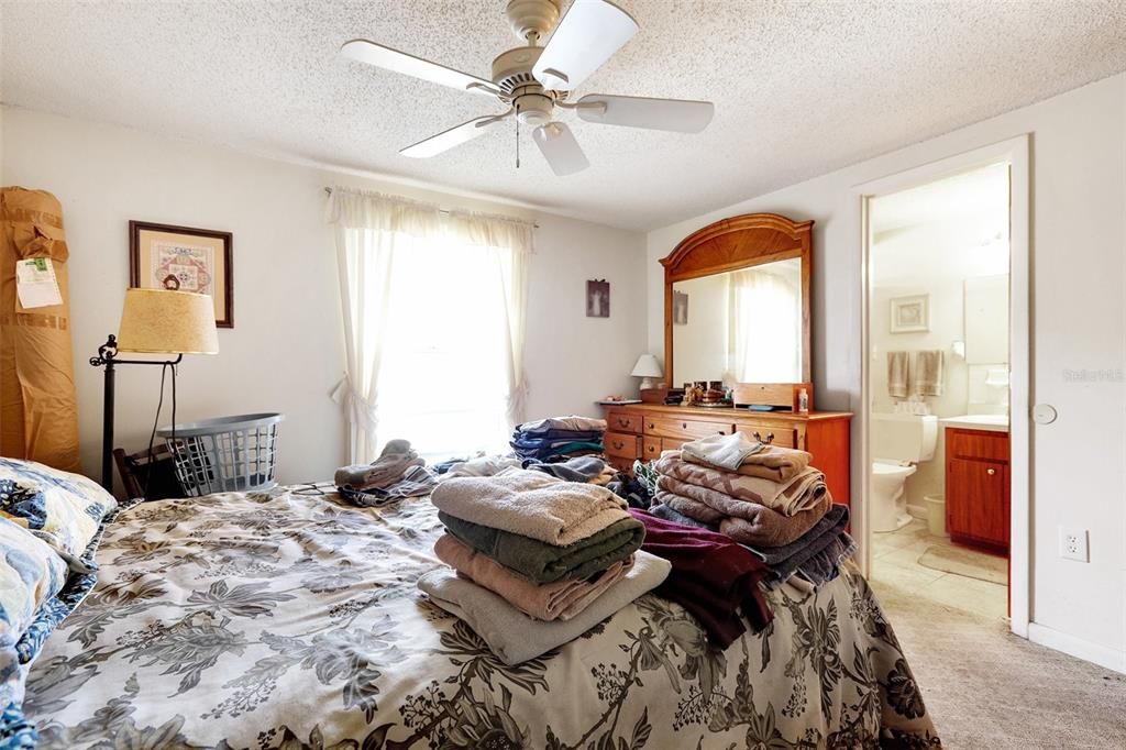 For Sale: $325,000 (3 beds, 2 baths, 1454 Square Feet)