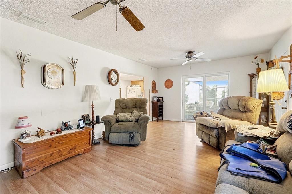 For Sale: $325,000 (3 beds, 2 baths, 1454 Square Feet)