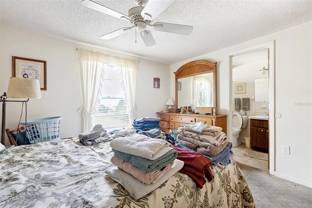 For Sale: $325,000 (3 beds, 2 baths, 1454 Square Feet)