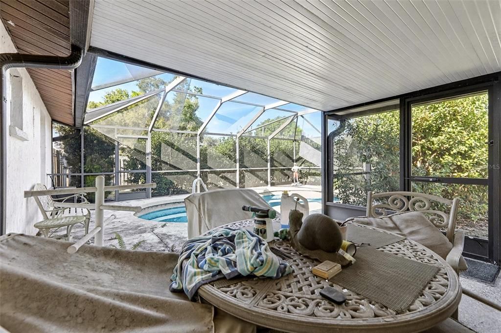 For Sale: $325,000 (3 beds, 2 baths, 1454 Square Feet)