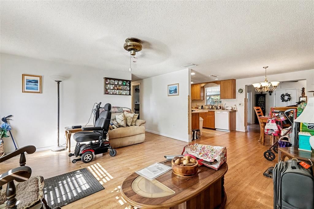 For Sale: $325,000 (3 beds, 2 baths, 1454 Square Feet)