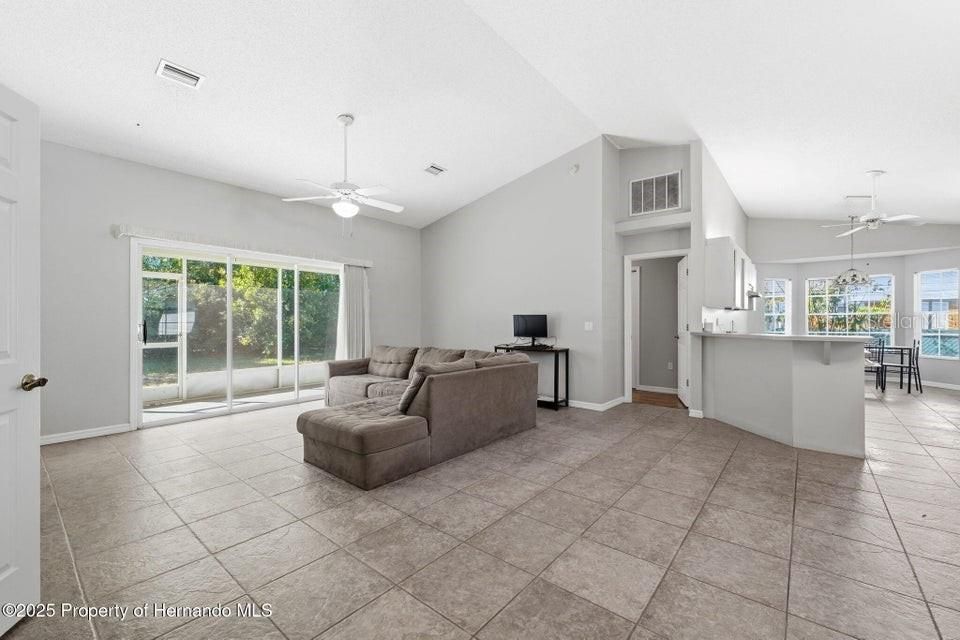 For Sale: $298,500 (3 beds, 2 baths, 1585 Square Feet)