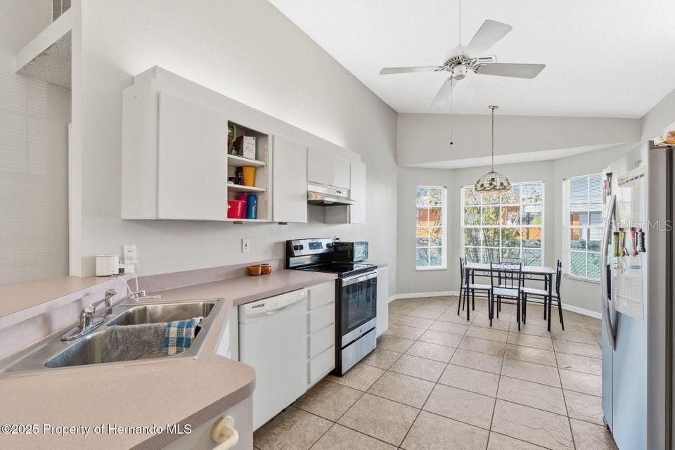 For Sale: $298,500 (3 beds, 2 baths, 1585 Square Feet)