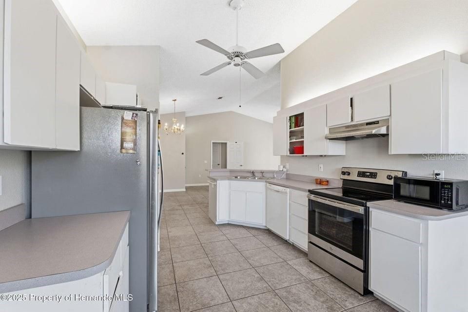 For Sale: $298,500 (3 beds, 2 baths, 1585 Square Feet)