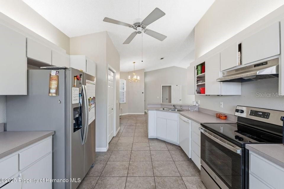 For Sale: $298,500 (3 beds, 2 baths, 1585 Square Feet)
