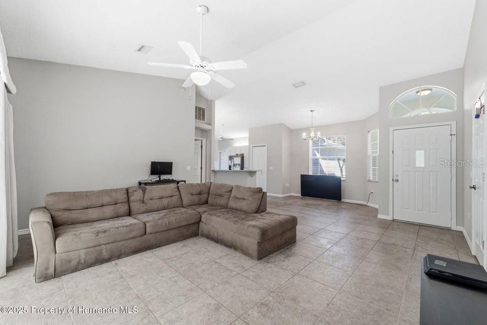 For Sale: $298,500 (3 beds, 2 baths, 1585 Square Feet)