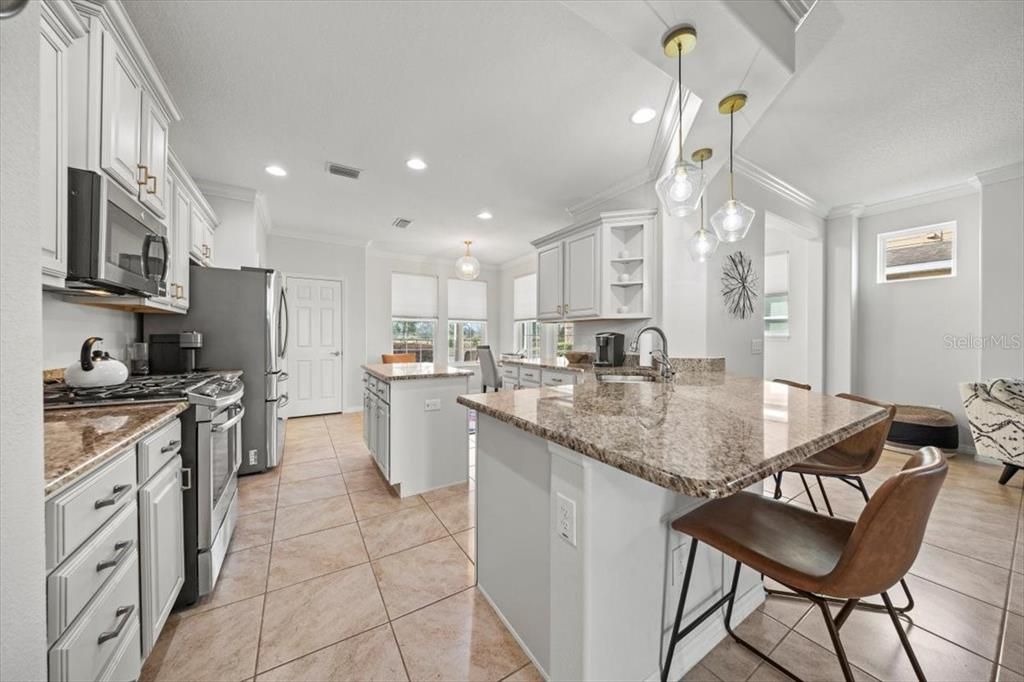 待售: $345,000 (2 贝兹, 2 浴室, 1666 平方英尺)