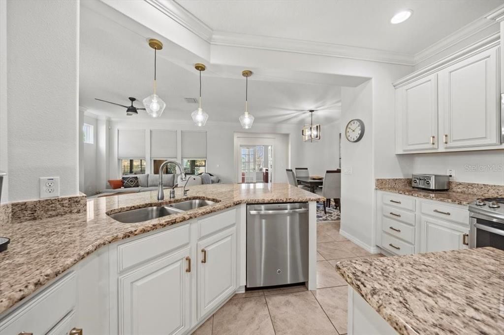 待售: $345,000 (2 贝兹, 2 浴室, 1666 平方英尺)