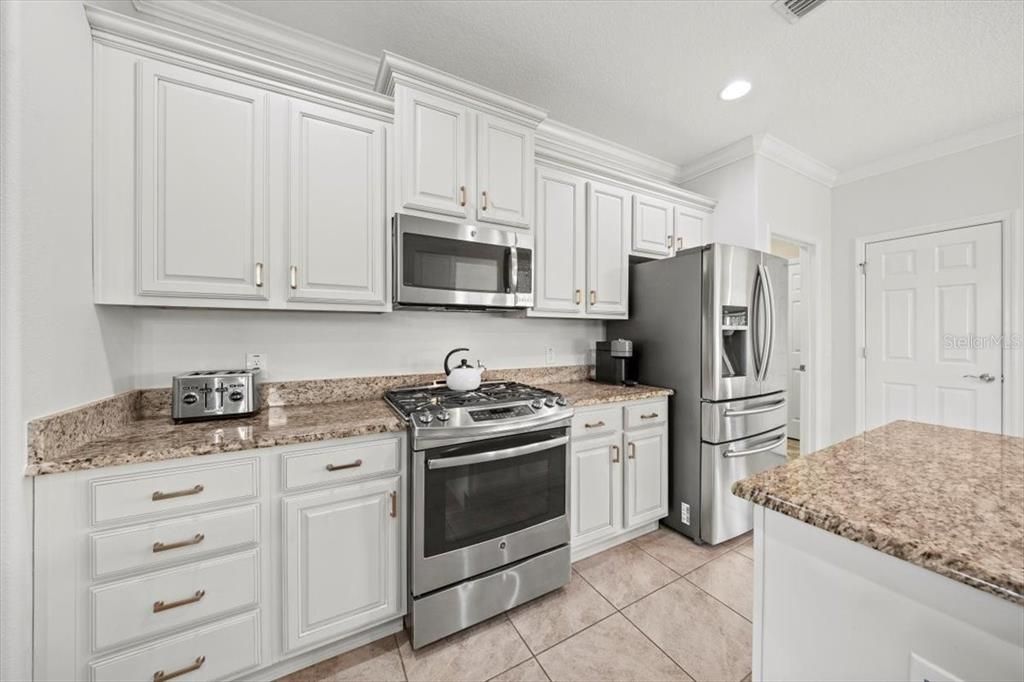 待售: $345,000 (2 贝兹, 2 浴室, 1666 平方英尺)