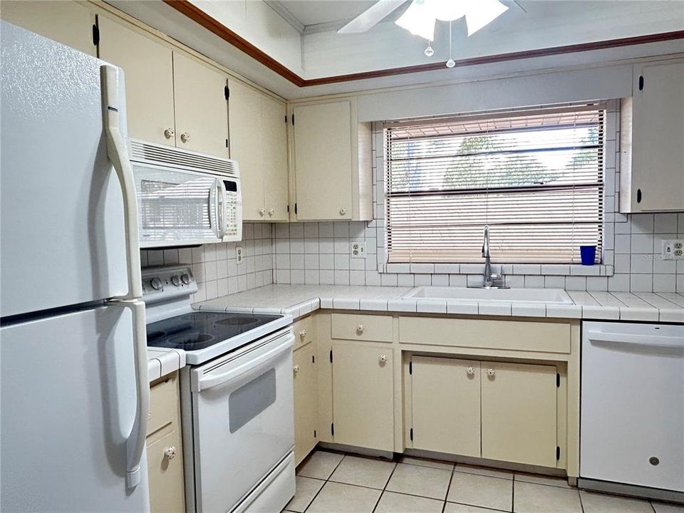 На продажу: $192,500 (2 спален, 2 ванн, 1410 Квадратных фут)