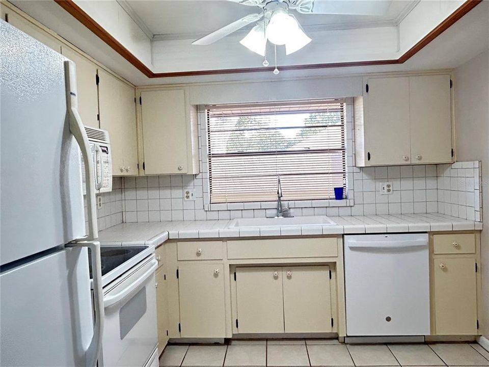 На продажу: $192,500 (2 спален, 2 ванн, 1410 Квадратных фут)