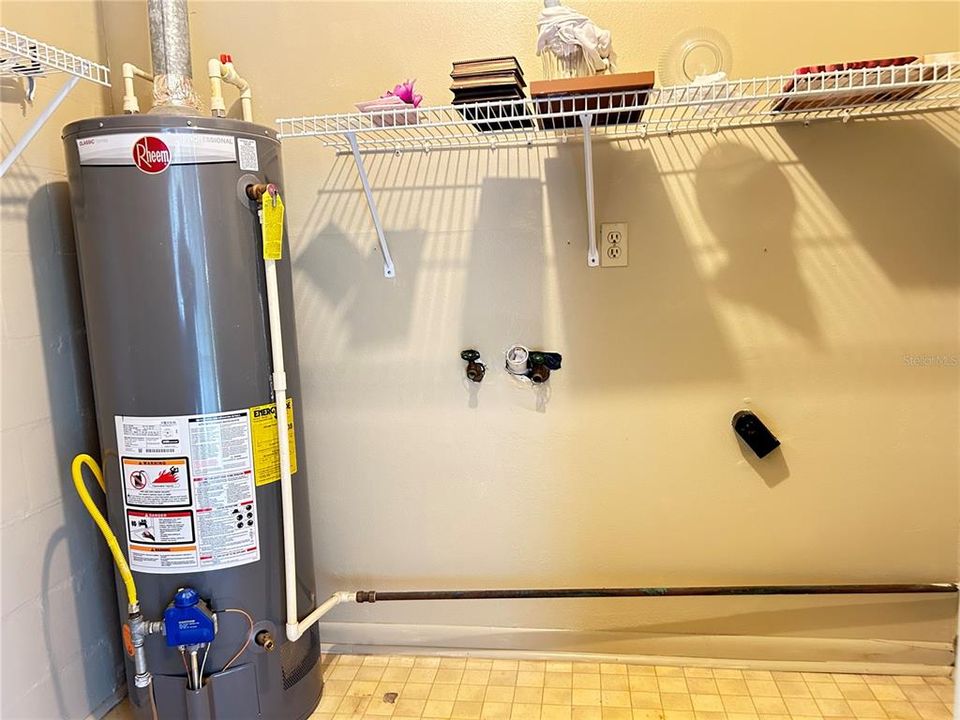 На продажу: $192,500 (2 спален, 2 ванн, 1410 Квадратных фут)