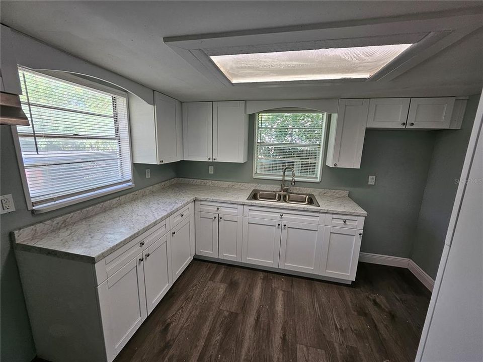 For Sale: $249,000 (3 beds, 1 baths, 1029 Square Feet)