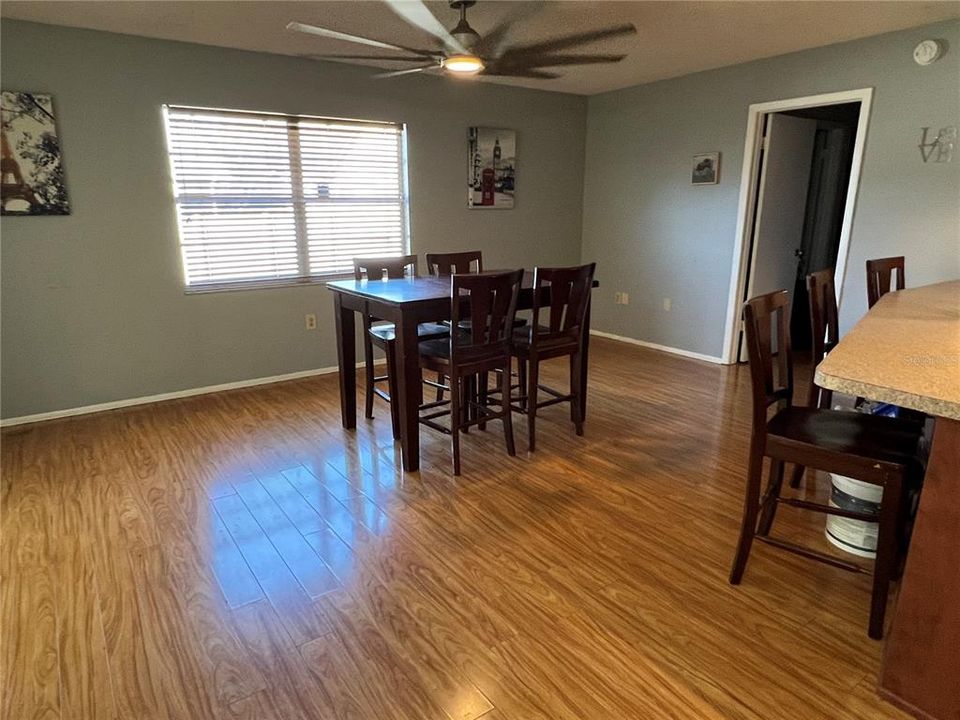 На продажу: $305,000 (2 спален, 2 ванн, 1365 Квадратных фут)