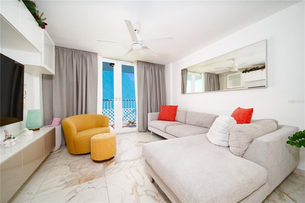 待售: $375,000 (1 贝兹, 1 浴室, 750 平方英尺)