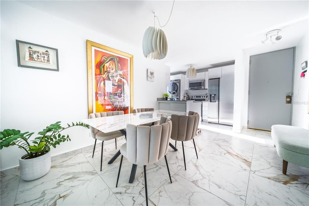 待售: $375,000 (1 贝兹, 1 浴室, 750 平方英尺)