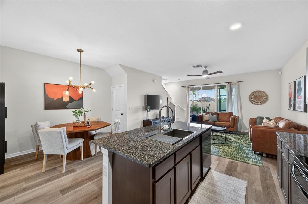 En Venta: $324,900 (3 camas, 2 baños, 1673 Pies cuadrados)