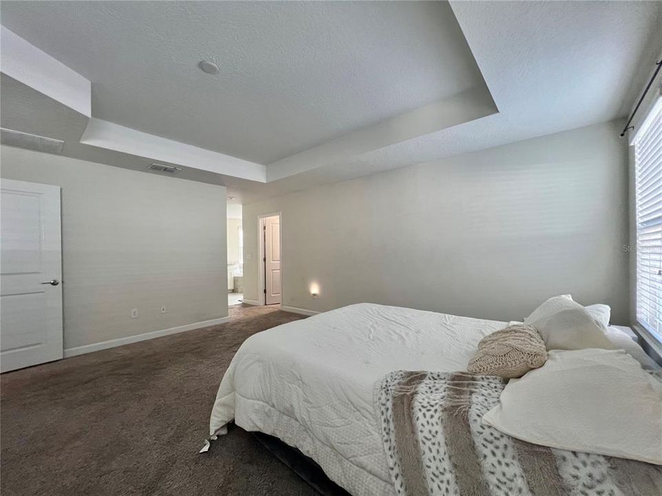 For Rent: $3,200 (5 beds, 3 baths, 2638 Square Feet)