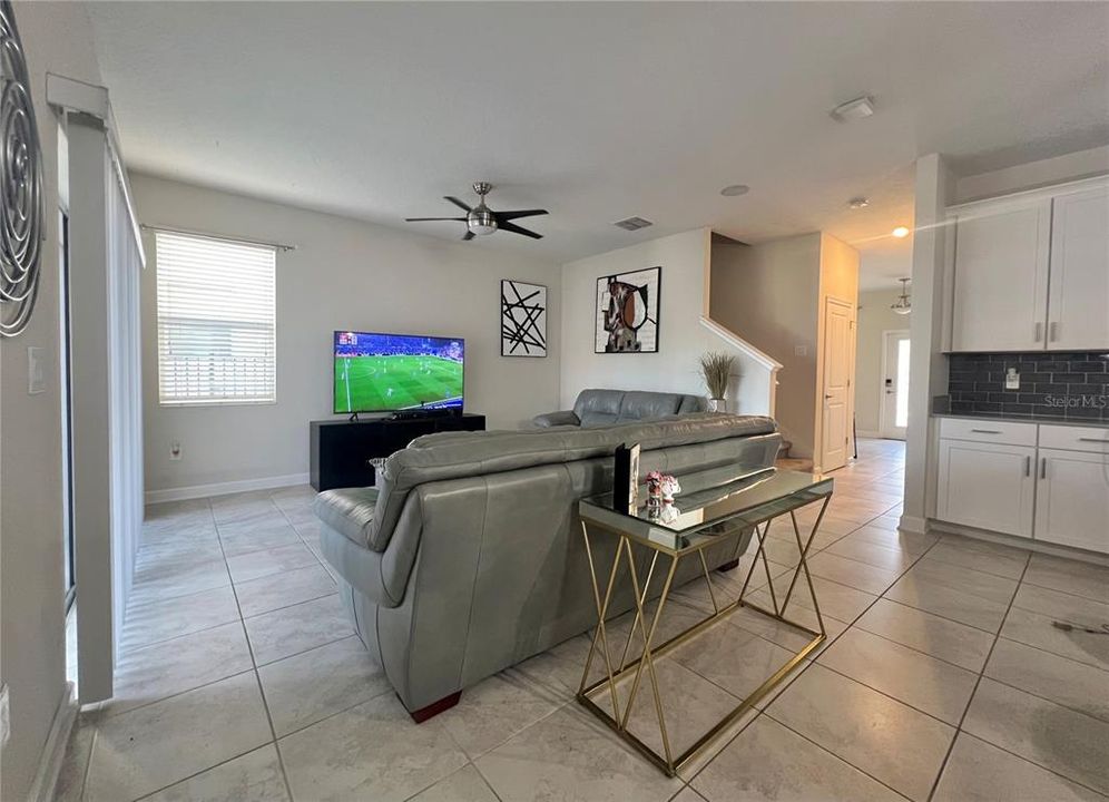 For Rent: $3,200 (5 beds, 3 baths, 2638 Square Feet)