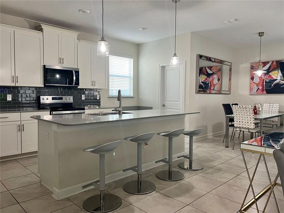 For Rent: $3,200 (5 beds, 3 baths, 2638 Square Feet)