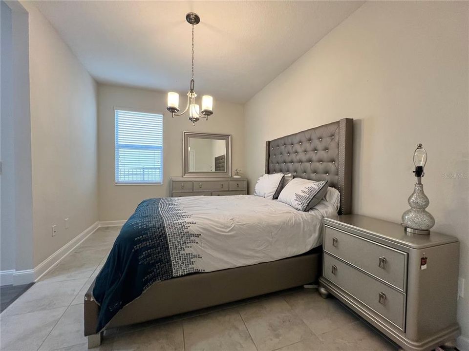 For Rent: $3,200 (5 beds, 3 baths, 2638 Square Feet)