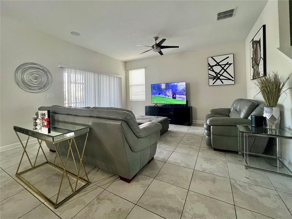 For Rent: $3,200 (5 beds, 3 baths, 2638 Square Feet)