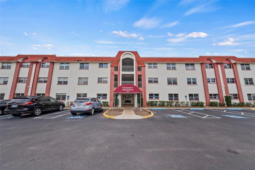 For Sale: $159,000 (1 beds, 1 baths, 610 Square Feet)