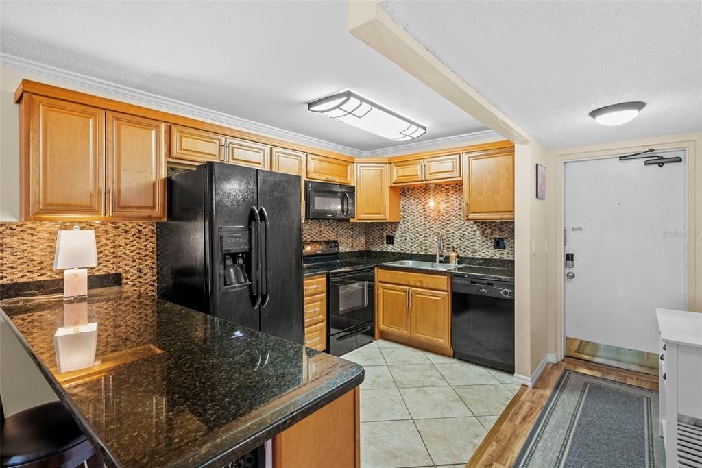 For Sale: $159,000 (1 beds, 1 baths, 610 Square Feet)