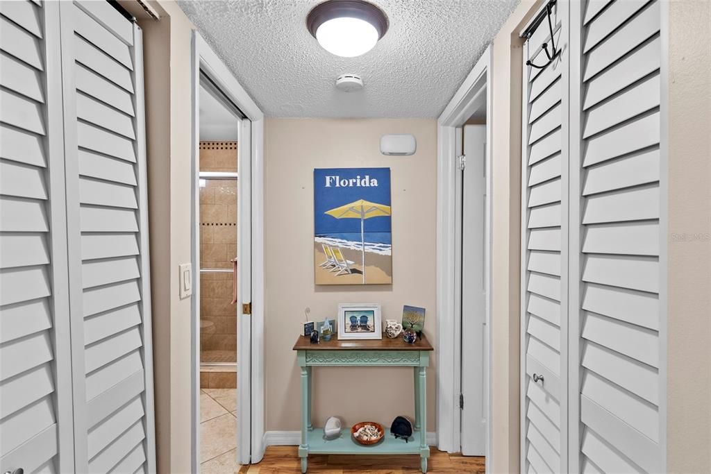 For Sale: $159,000 (1 beds, 1 baths, 610 Square Feet)