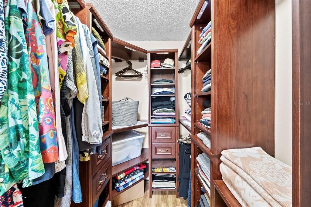 For Sale: $159,000 (1 beds, 1 baths, 610 Square Feet)