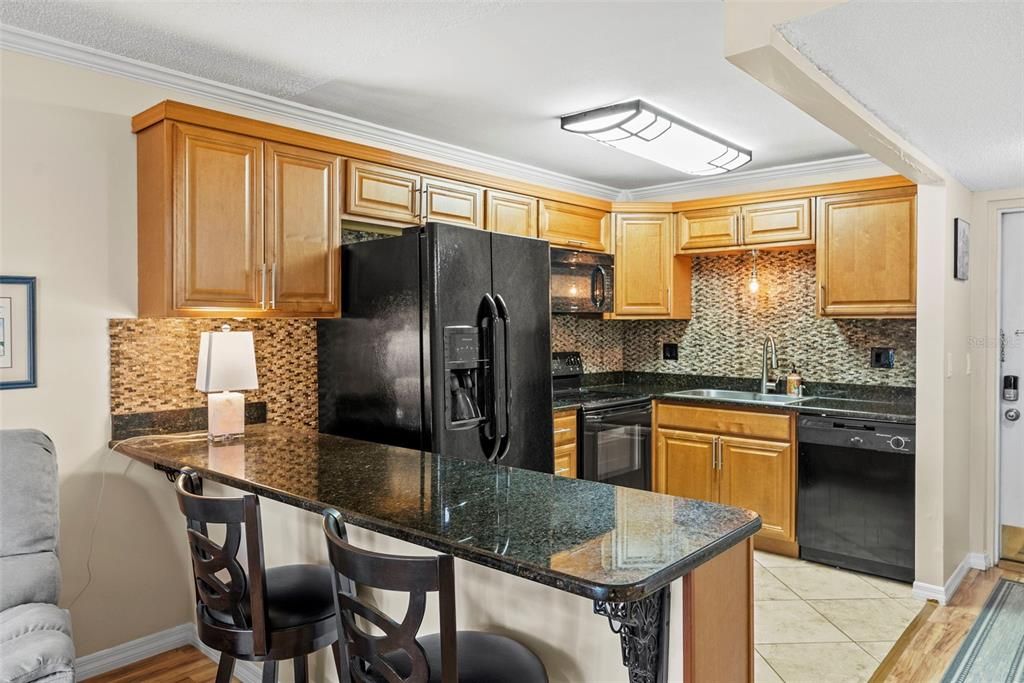 For Sale: $159,000 (1 beds, 1 baths, 610 Square Feet)