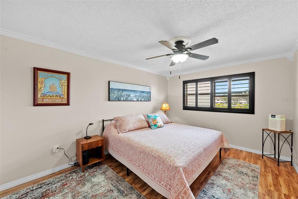 For Sale: $159,000 (1 beds, 1 baths, 610 Square Feet)