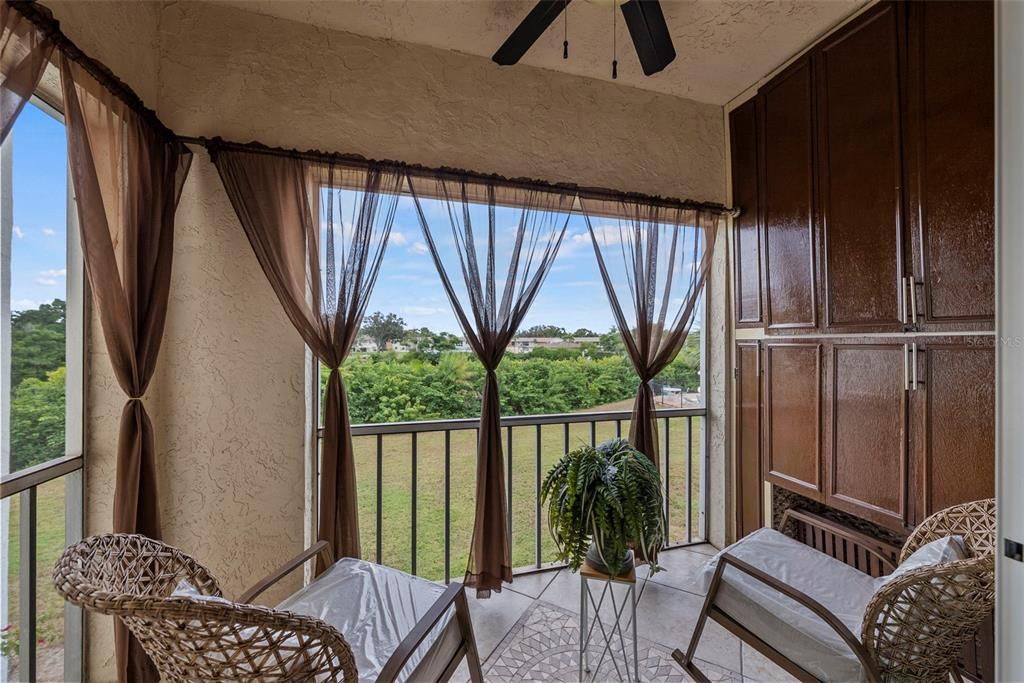 For Sale: $159,000 (1 beds, 1 baths, 610 Square Feet)