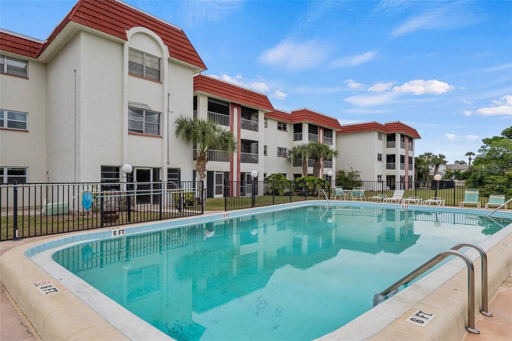 For Sale: $159,000 (1 beds, 1 baths, 610 Square Feet)