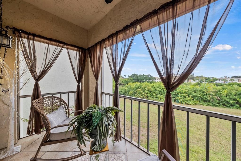 For Sale: $159,000 (1 beds, 1 baths, 610 Square Feet)