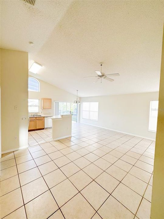 待售: $305,000 (3 贝兹, 2 浴室, 1142 平方英尺)