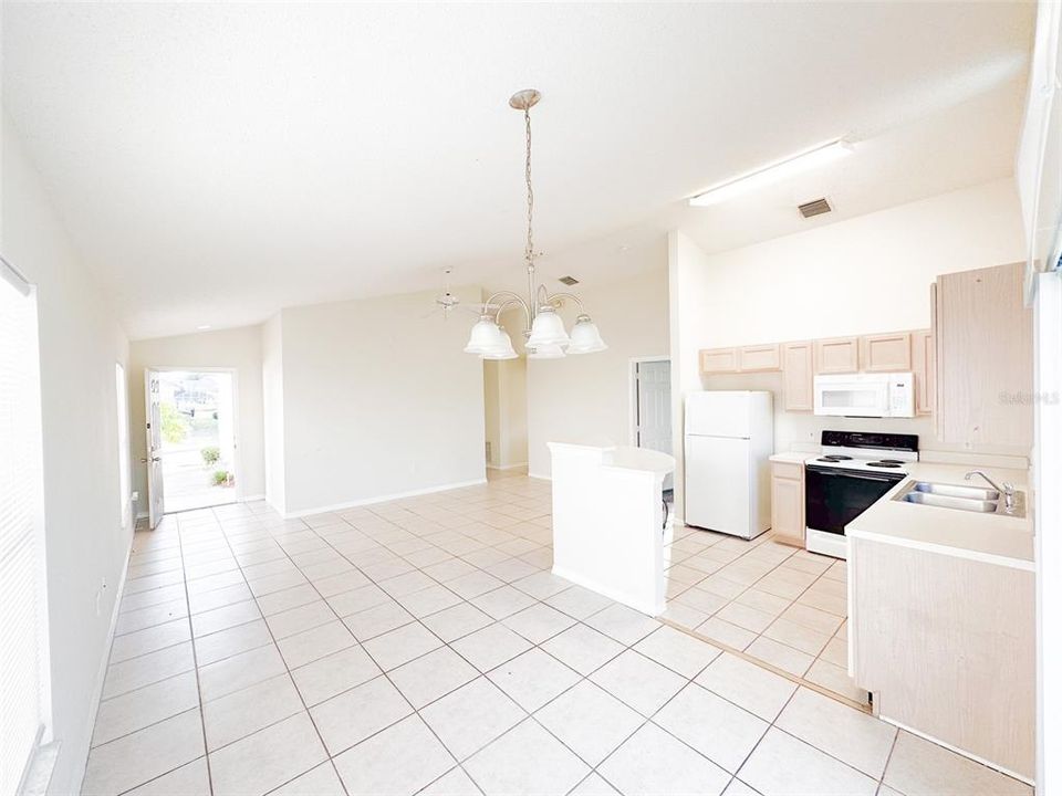 待售: $305,000 (3 贝兹, 2 浴室, 1142 平方英尺)