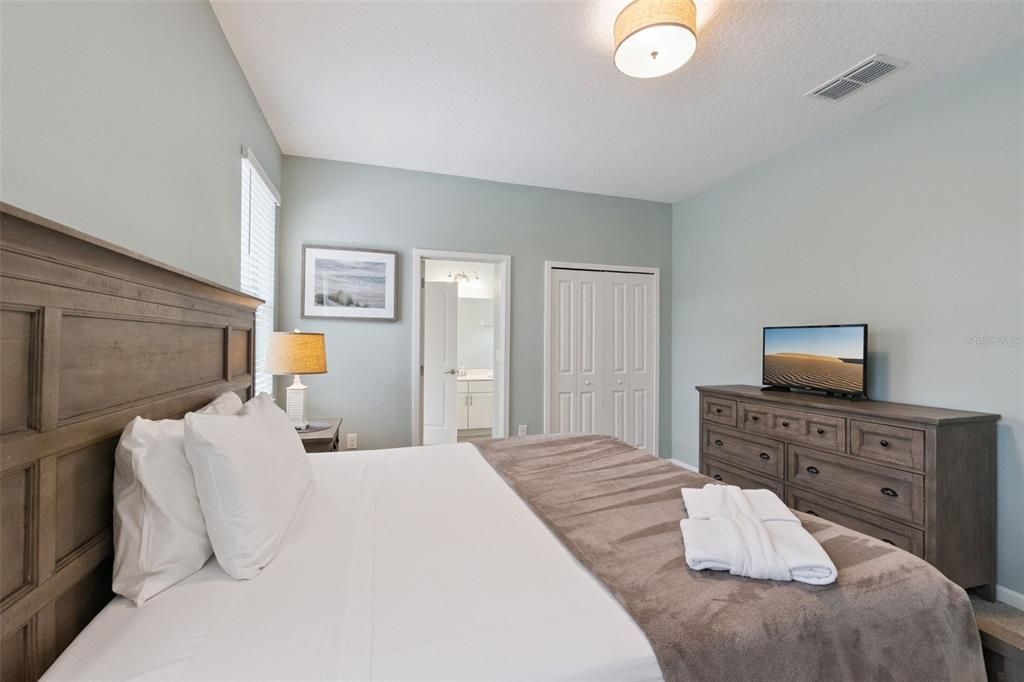 For Sale: $563,869 (4 beds, 3 baths, 1910 Square Feet)