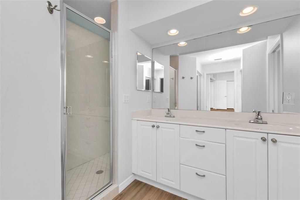 待售: $199,999 (2 贝兹, 2 浴室, 1451 平方英尺)